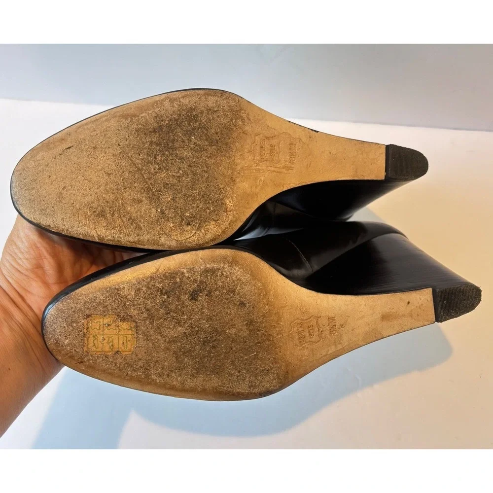 Tory Burch Black Leather Gold Logo Wedge Pumps Heels Size 8.5